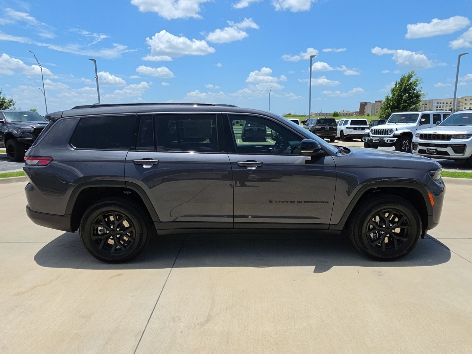 2026 Jeep Grand Cherokee L GRAND CHEROKEE L LAREDO ALTITUDE 4X2