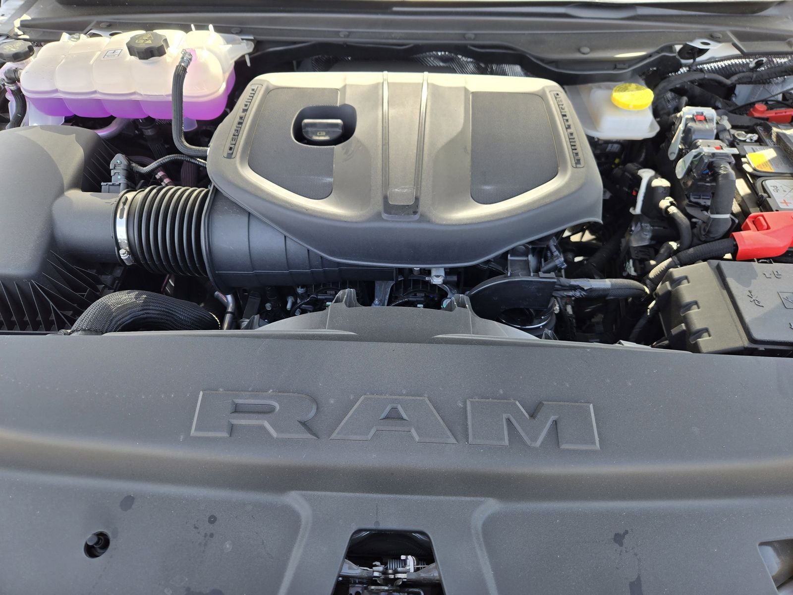 2026 RAM Ram 1500 RAM 1500 LARAMIE CREW CAB 4X2 5'7' BOX