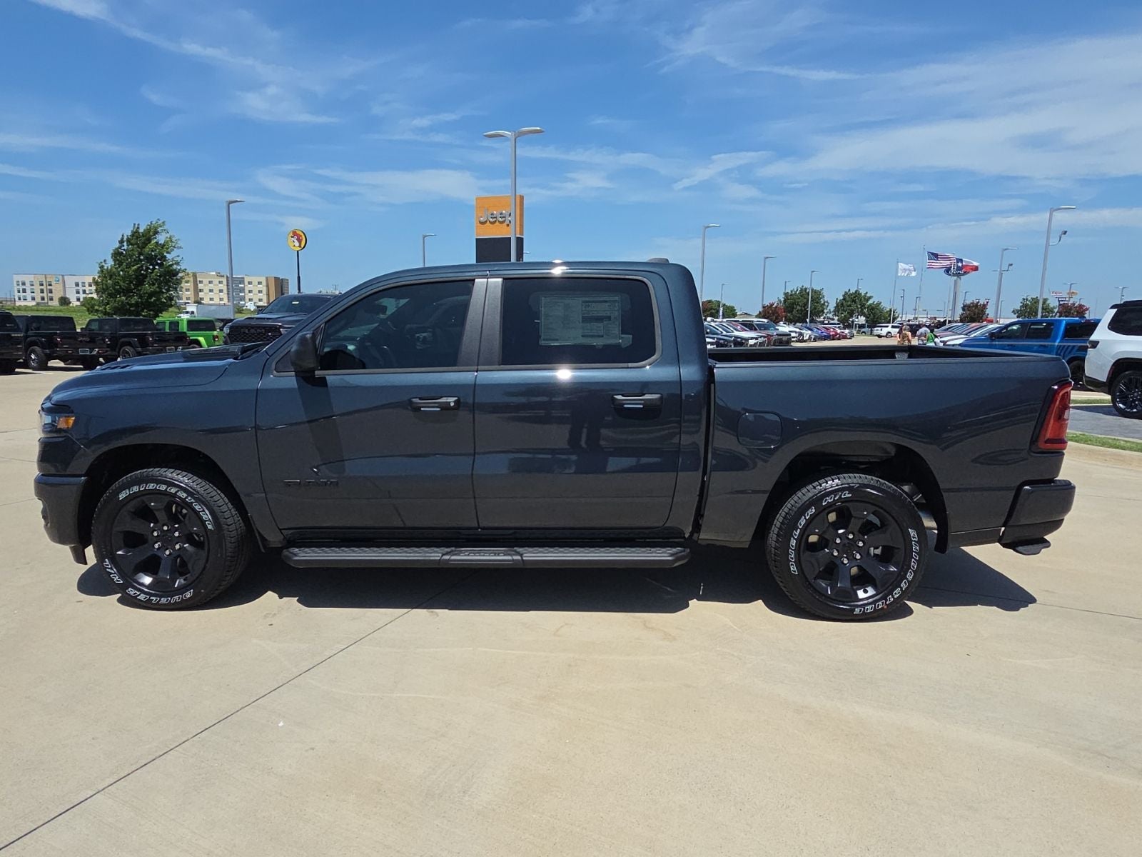 2026 RAM Ram 1500 RAM 1500 EXPRESS CREW CAB 4X4 5'7' BOX