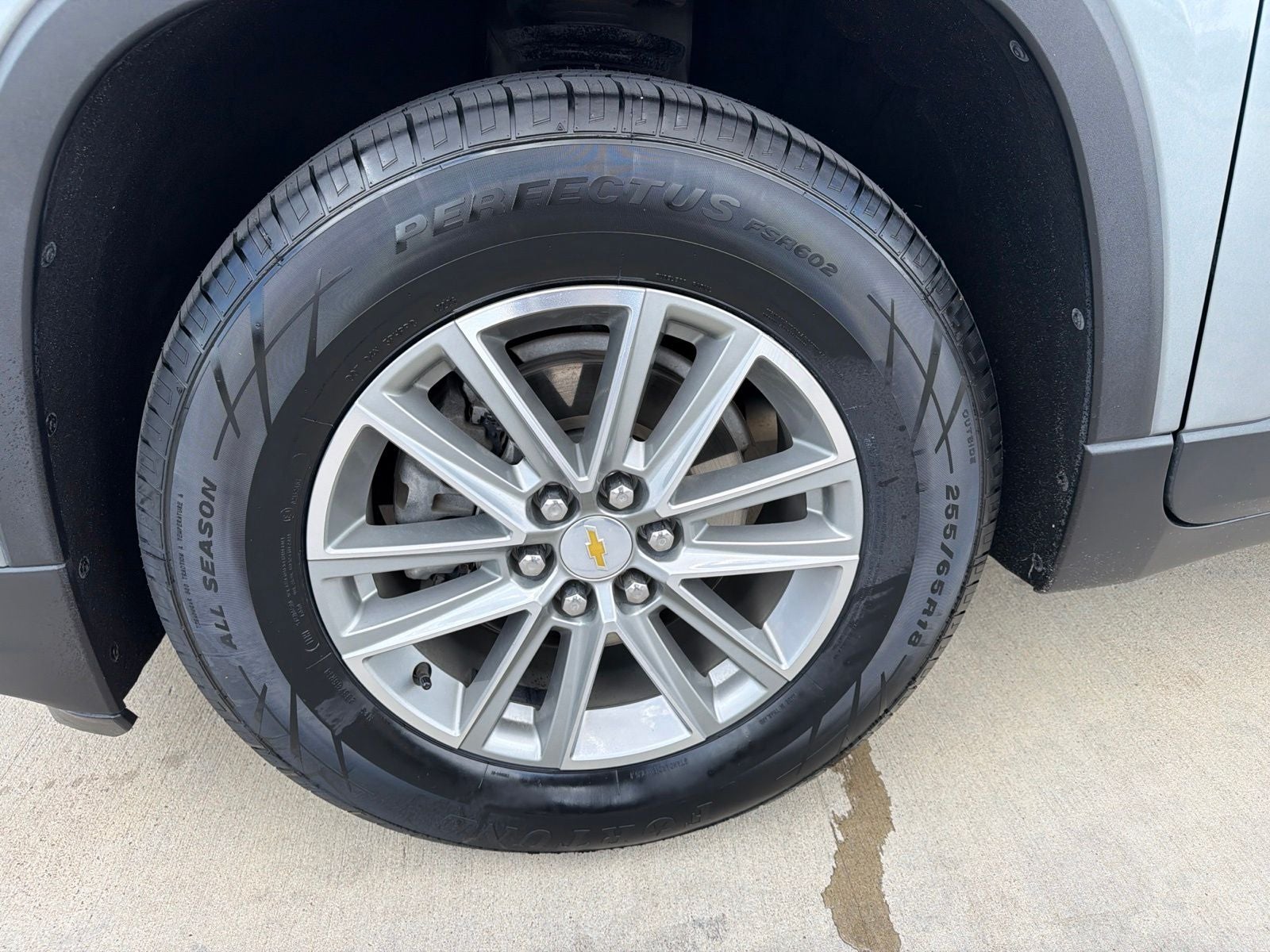 2023 Chevrolet Traverse FWD LT Cloth