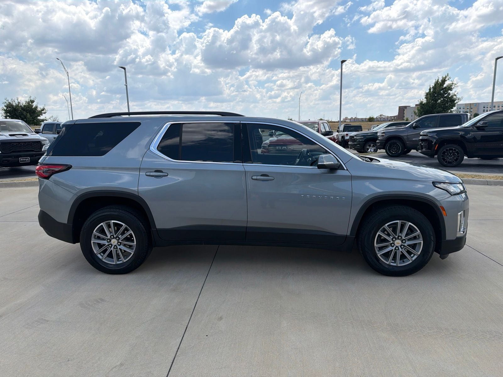 2023 Chevrolet Traverse FWD LT Cloth