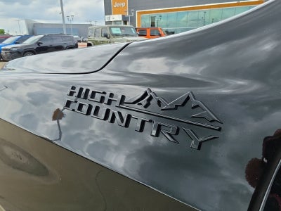 2022 Chevrolet Suburban 4WD High Country
