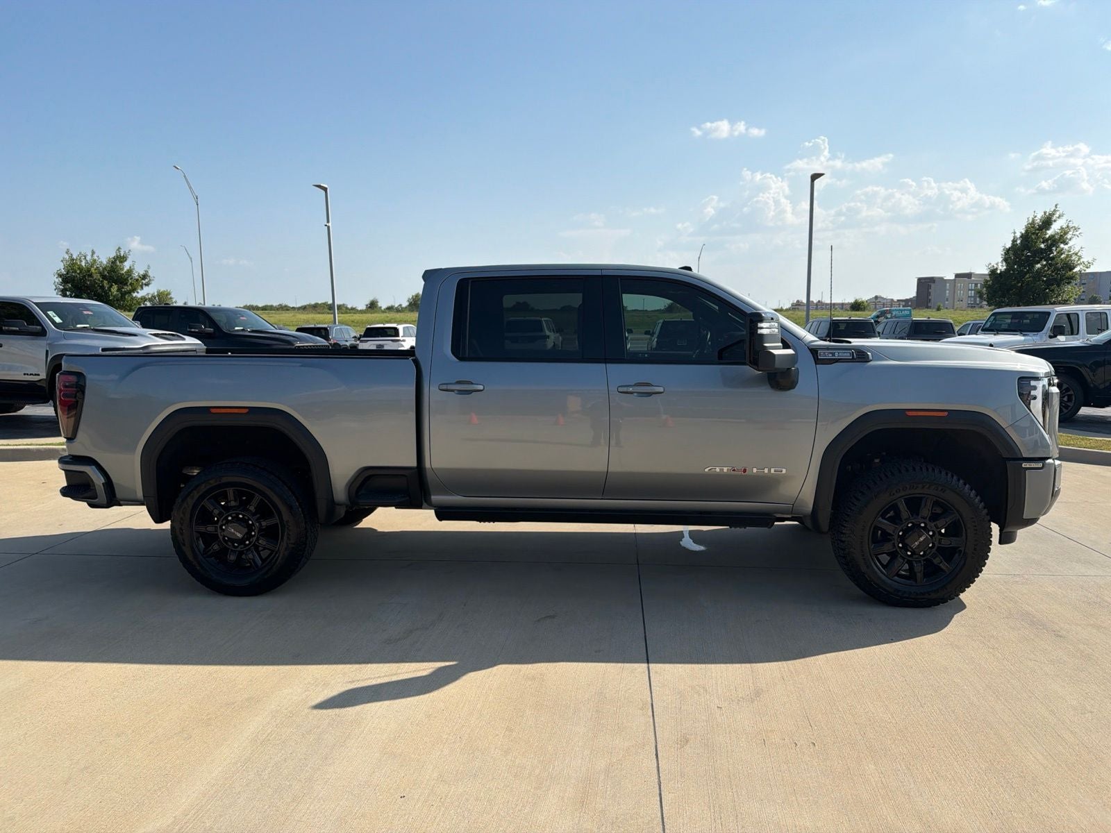 2024 GMC Sierra 2500HD 4WD Crew Cab Standard Bed AT4