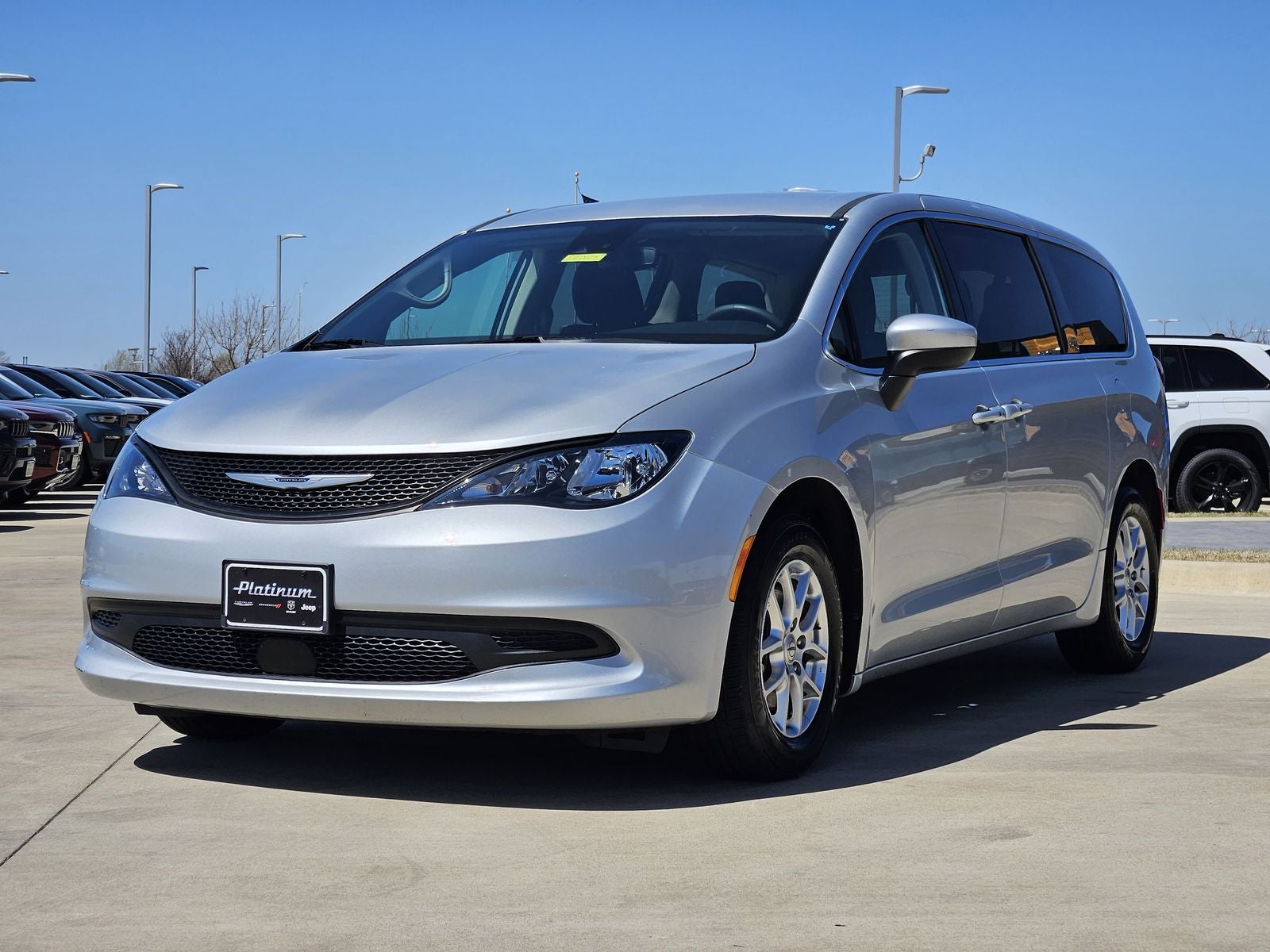 2023 Chrysler Voyager LX