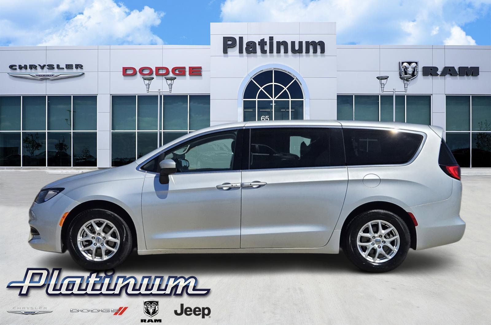 2023 Chrysler Voyager LX