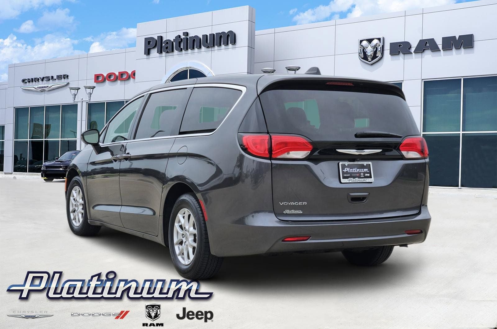 2022 Chrysler Voyager LX