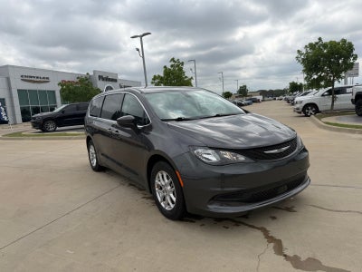 2022 Chrysler Voyager LX