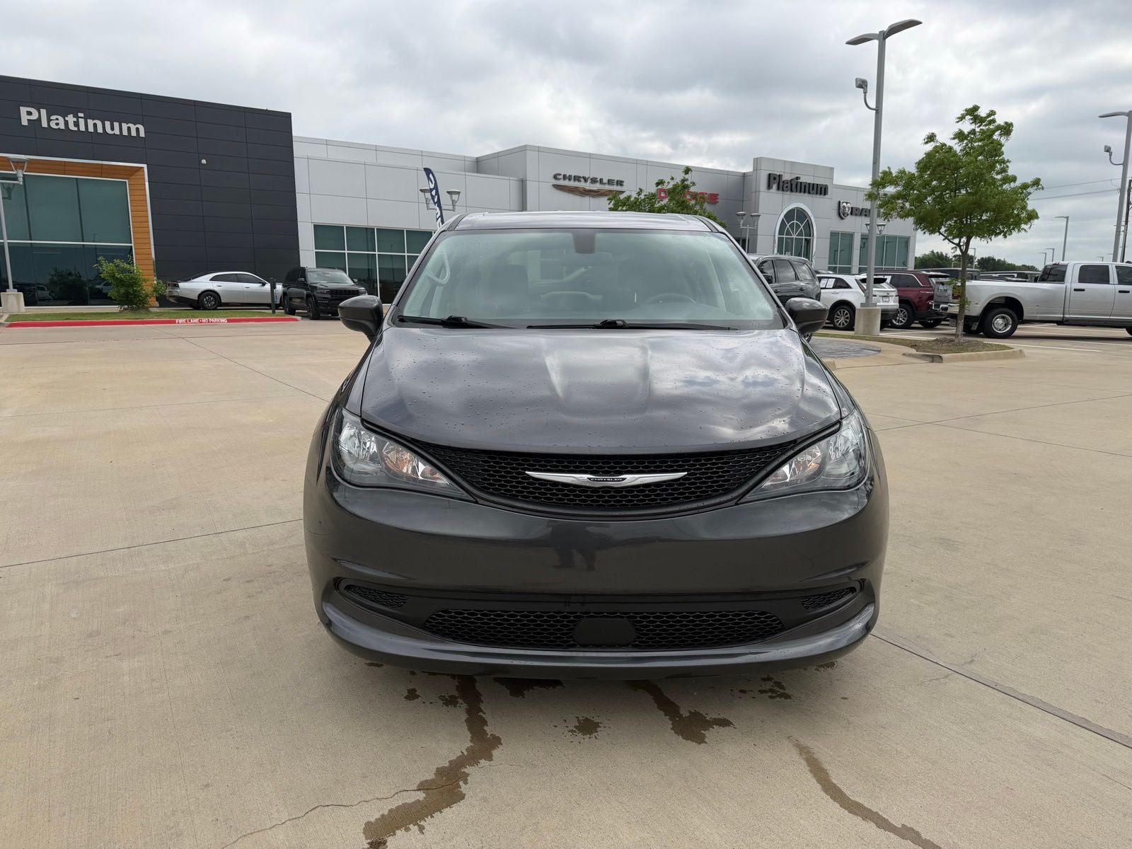 2022 Chrysler Voyager LX