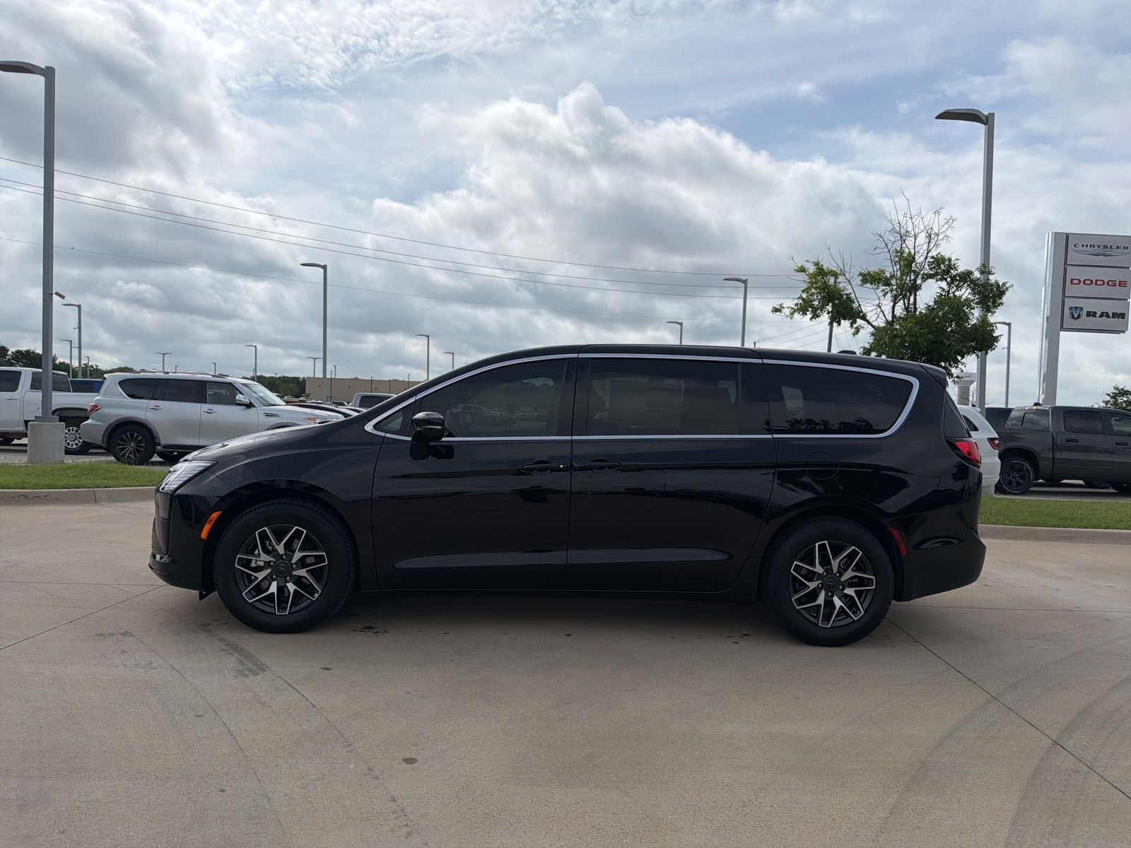 2027 Chrysler Pacifica PACIFICA LIMITED
