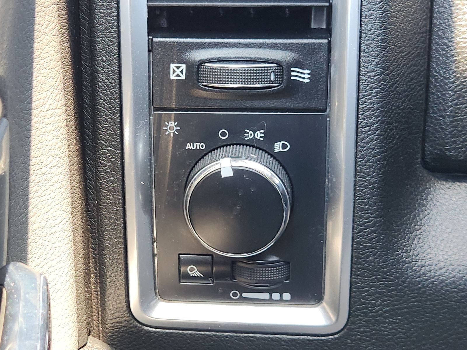 2023 RAM 1500 Classic SLT Crew Cab 4x4 5'7' Box