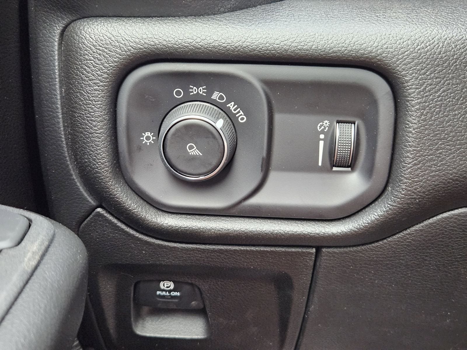 2026 RAM Ram 1500 RAM 1500 TRADESMAN CREW CAB 4X2 5'7' BOX