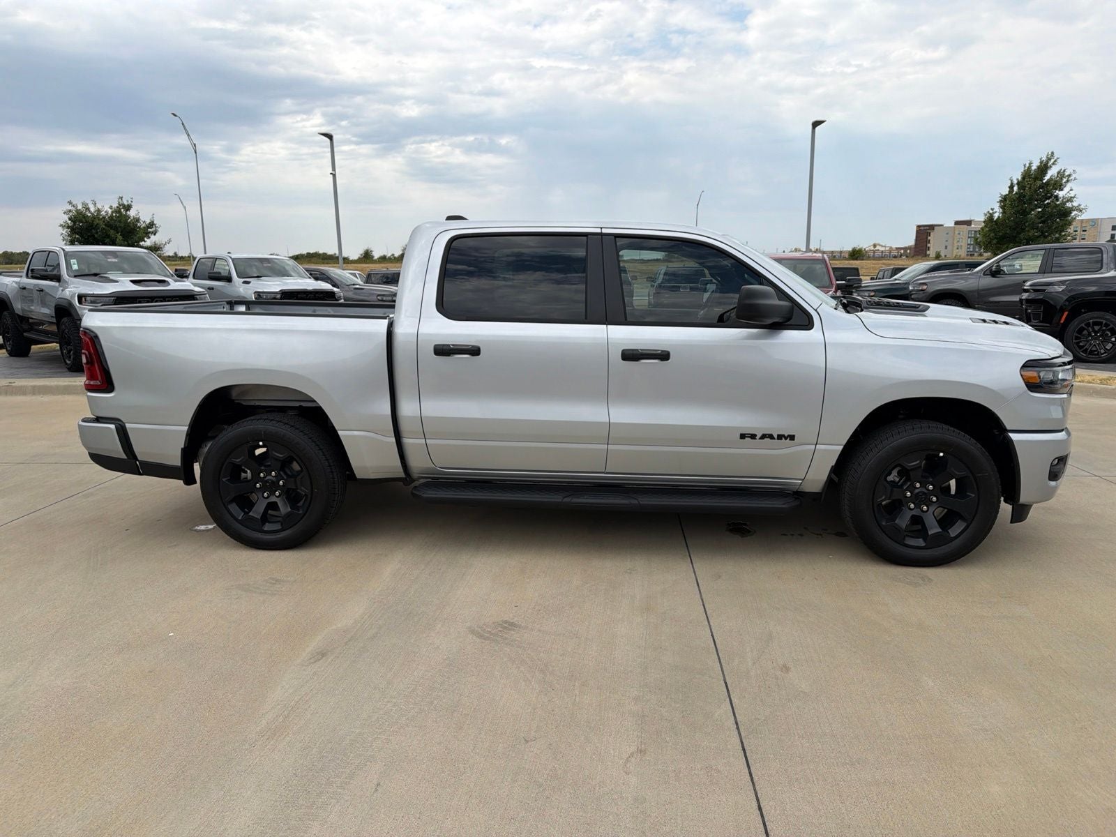 2026 RAM Ram 1500 RAM 1500 EXPRESS CREW CAB 4X4 5'7' BOX