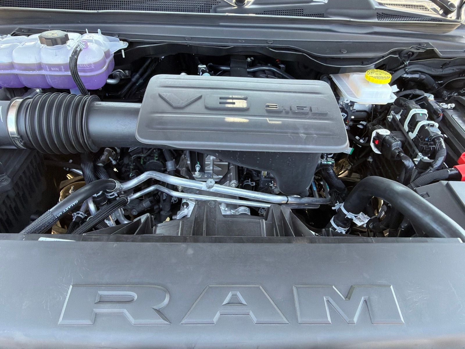 2026 RAM Ram 1500 RAM 1500 EXPRESS CREW CAB 4X4 5'7' BOX