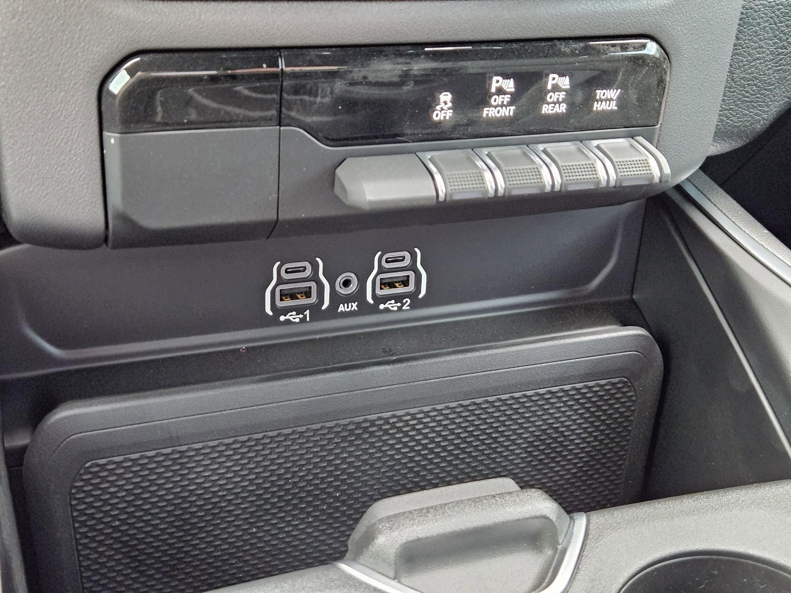 2026 RAM Ram 1500 Express Crew Cab 4x4 5'7' Box