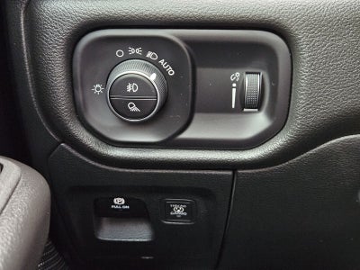 2026 RAM Ram 1500 Express Crew Cab 4x4 5'7' Box