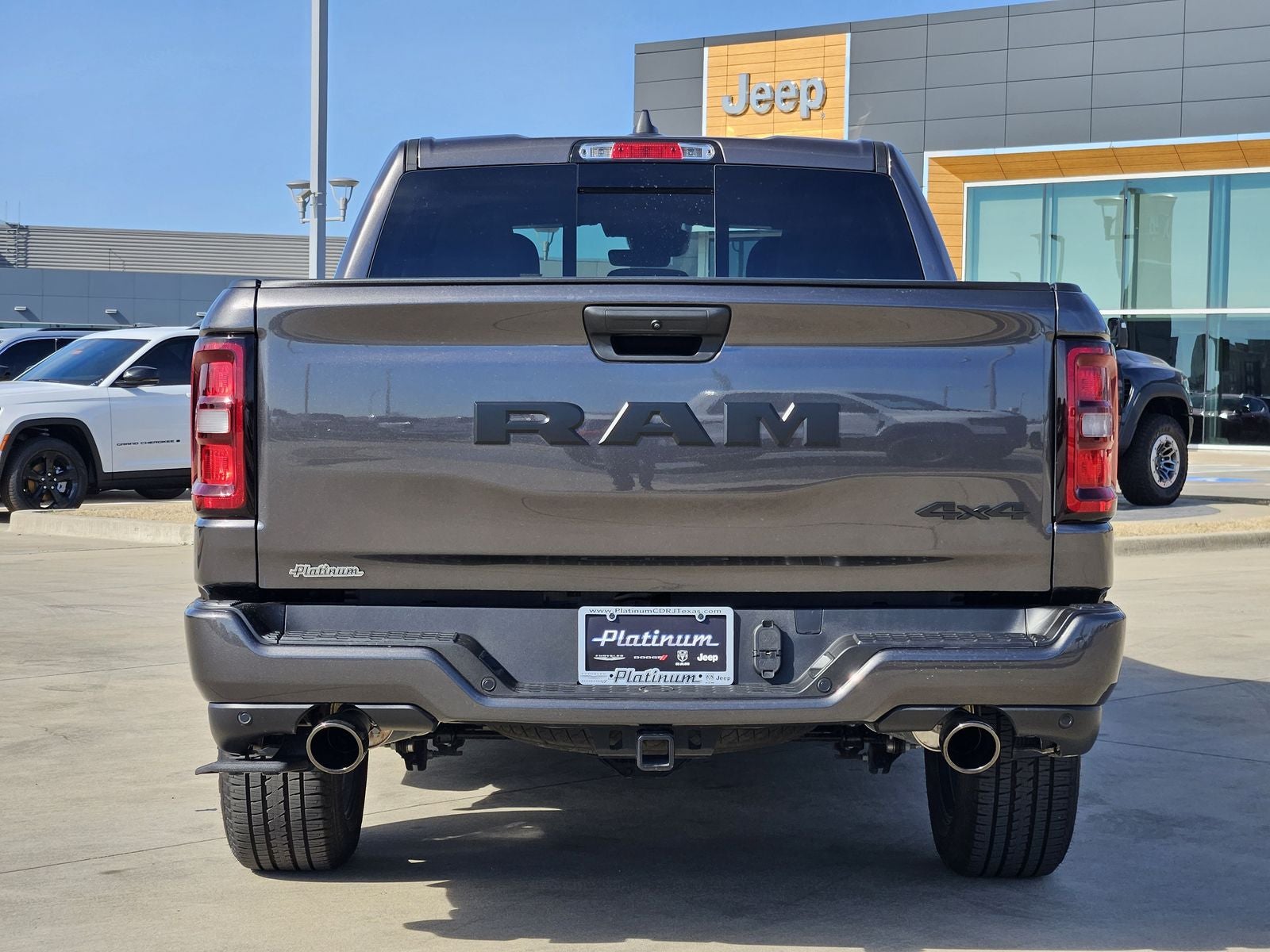 2026 RAM Ram 1500 Express Crew Cab 4x4 5'7' Box