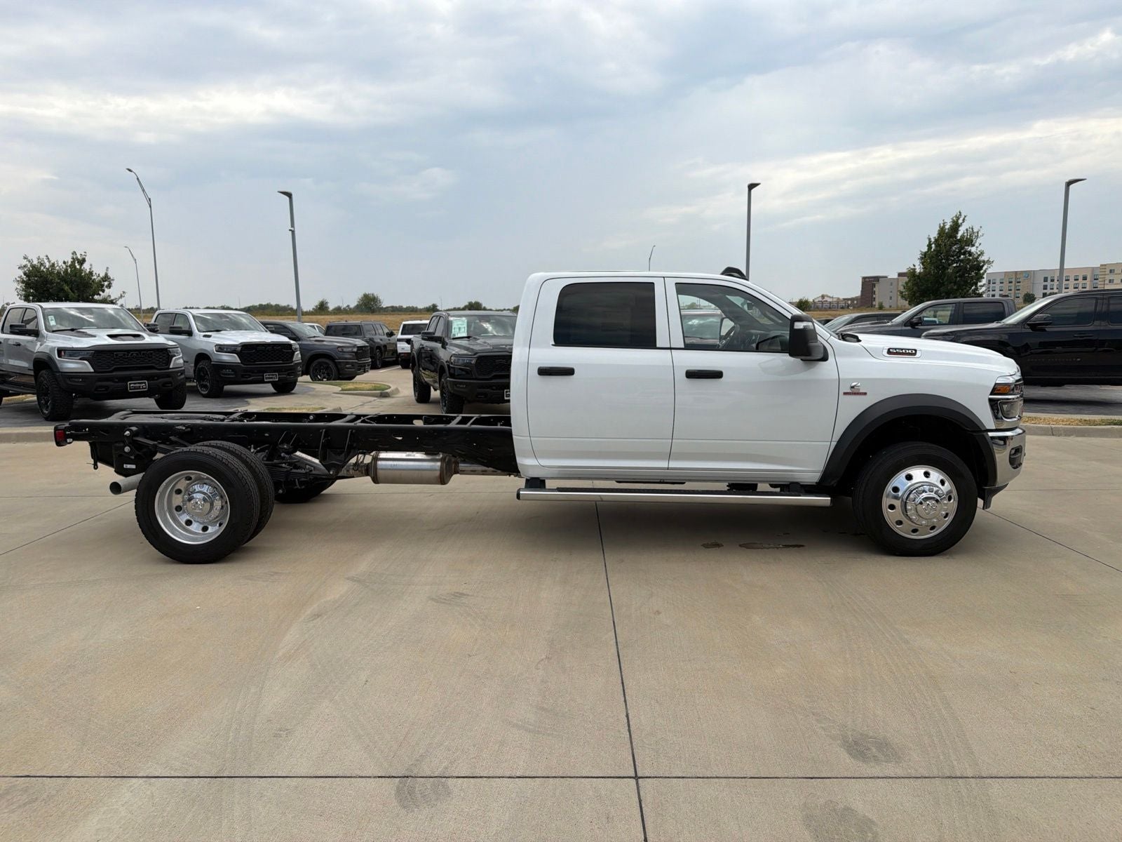 2026 RAM Ram 5500 Chassis Cab RAM 5500 TRADESMAN CHASSIS CREW CAB 4X4 84' CA
