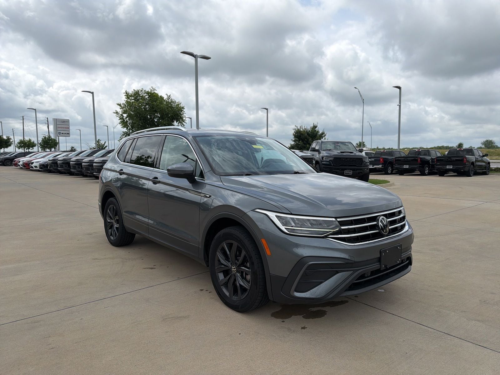 2024 Volkswagen Tiguan 2.0T SE