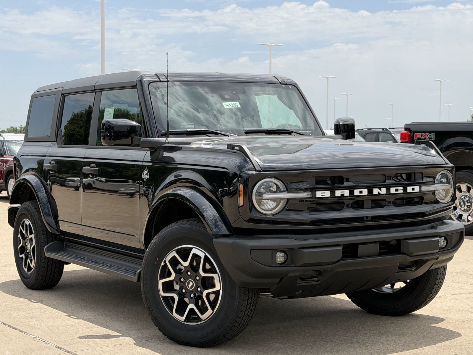 2026 Ford Bronco Outer Banks