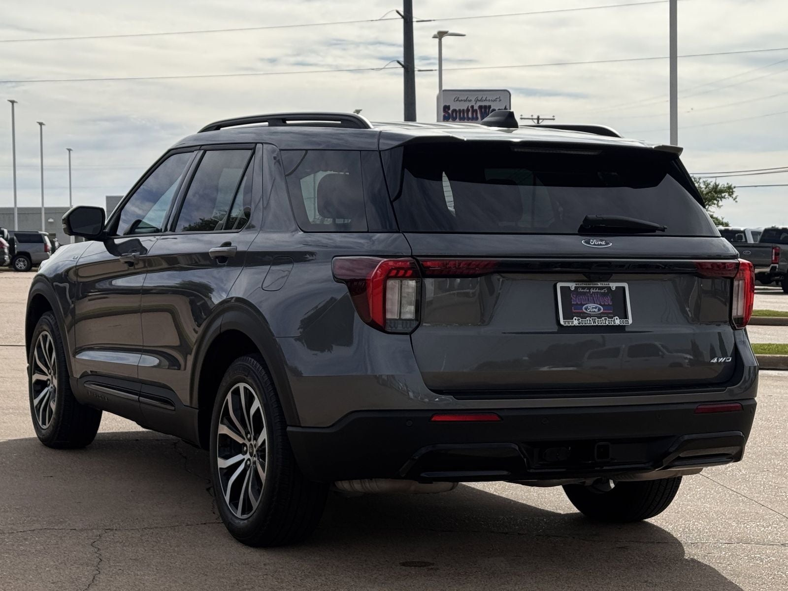2025 Ford Explorer ST-Line