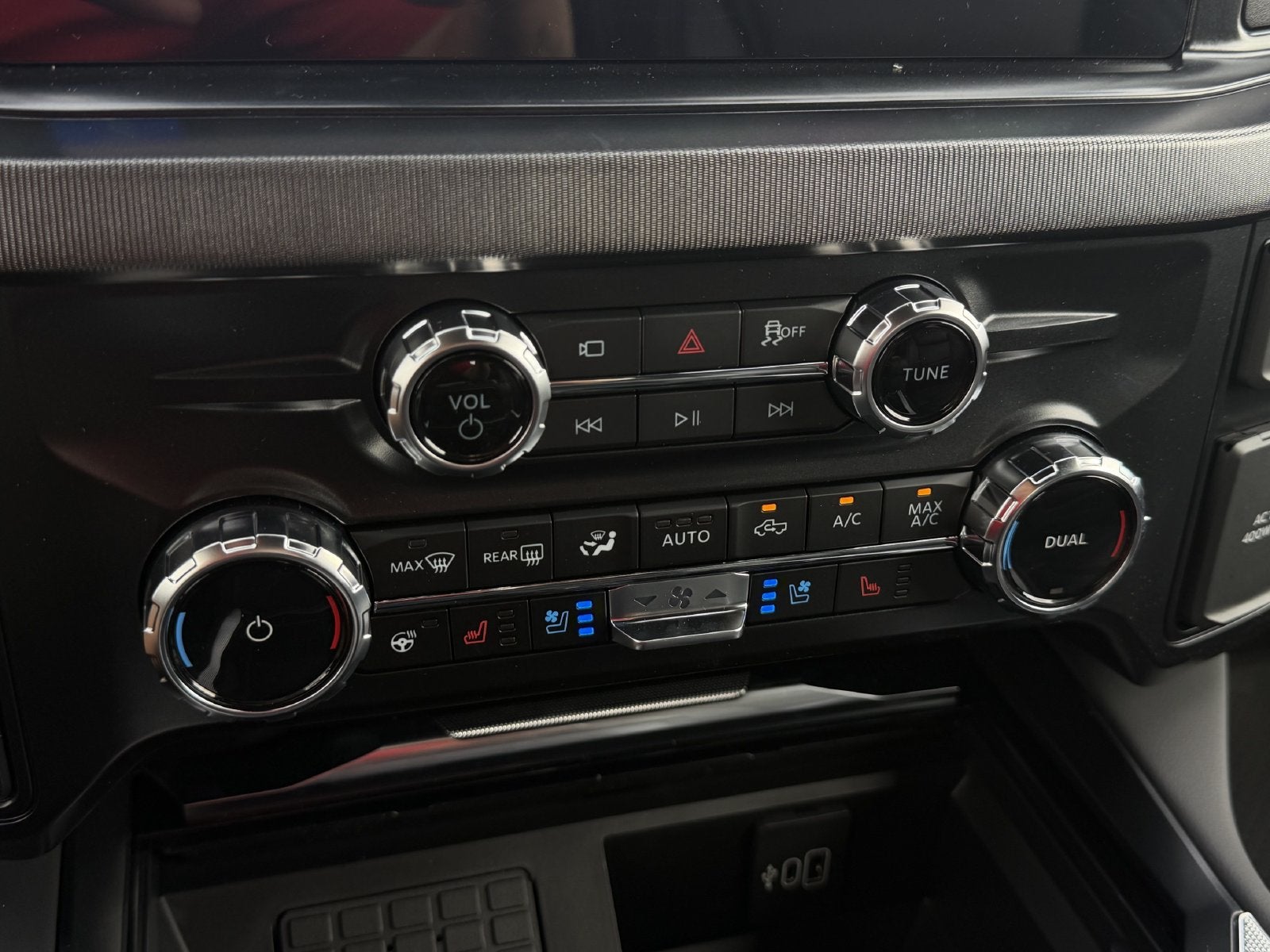 2027 Ford F-350SD Platinum