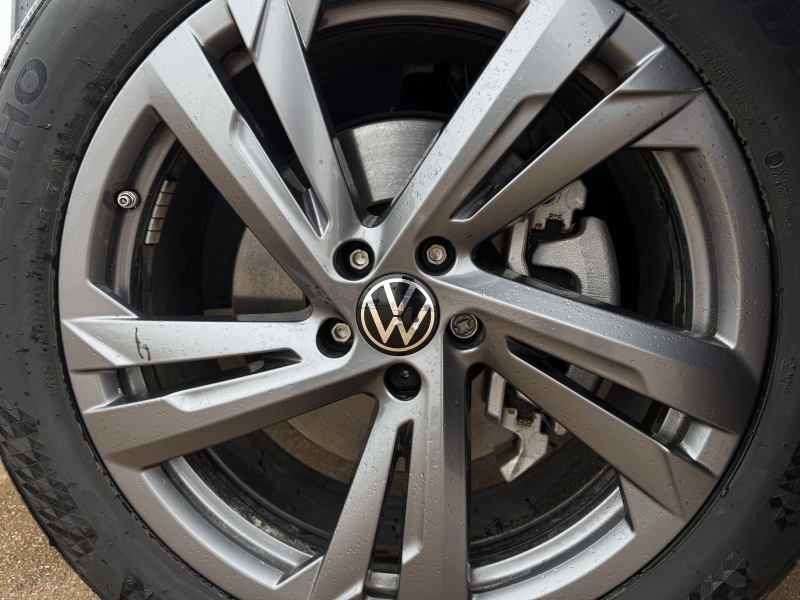 2024 Volkswagen Atlas Cross Sport 2.0T SEL R-Line