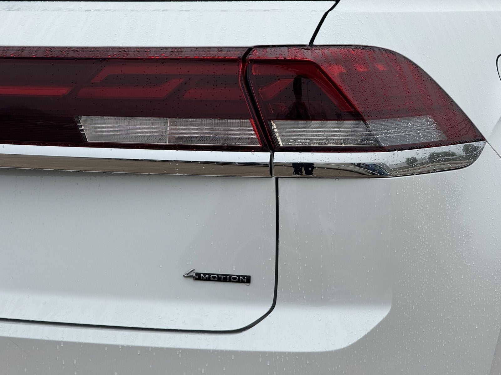 2024 Volkswagen Atlas Cross Sport 2.0T SEL R-Line