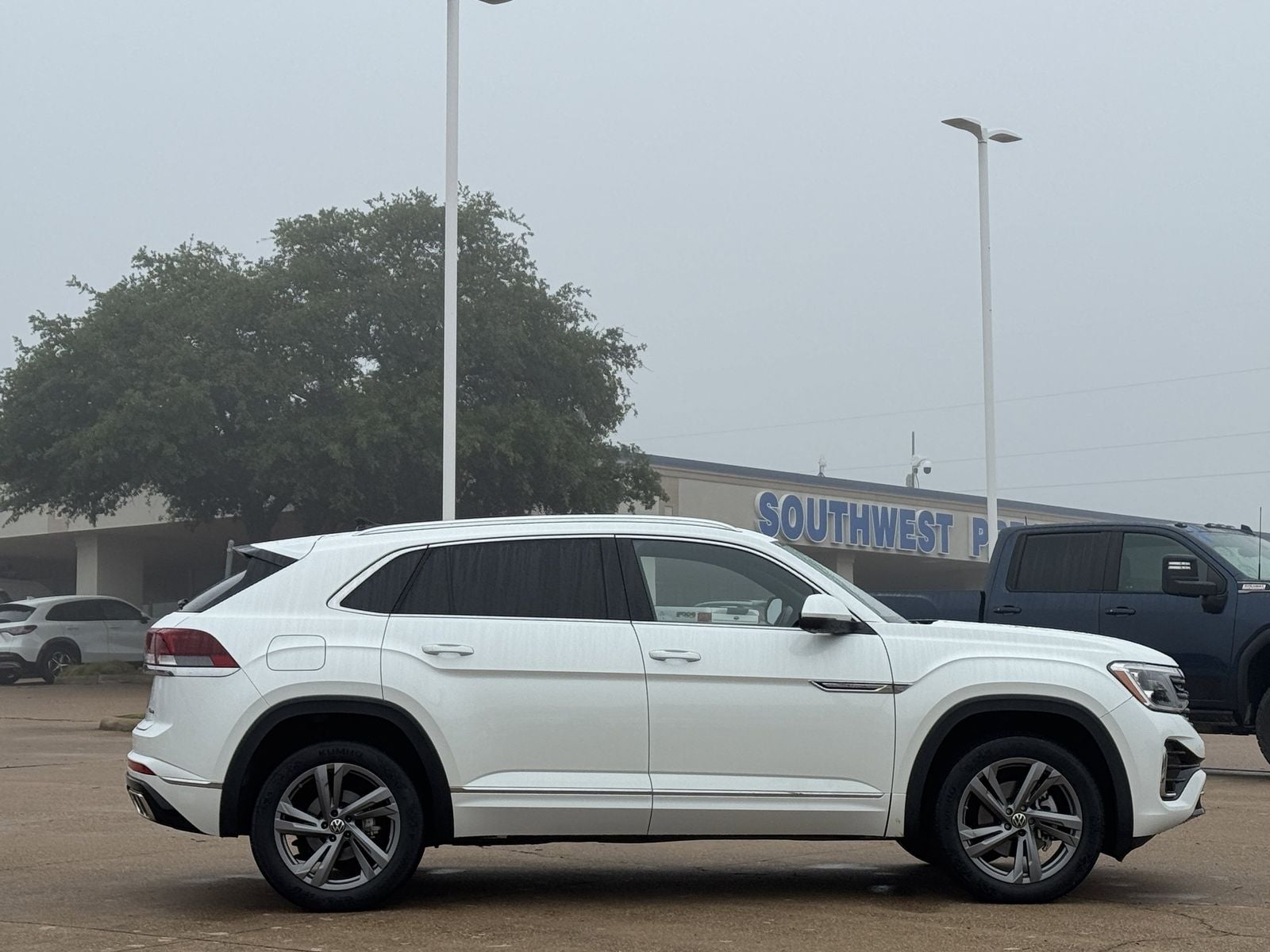 2024 Volkswagen Atlas Cross Sport 2.0T SEL R-Line