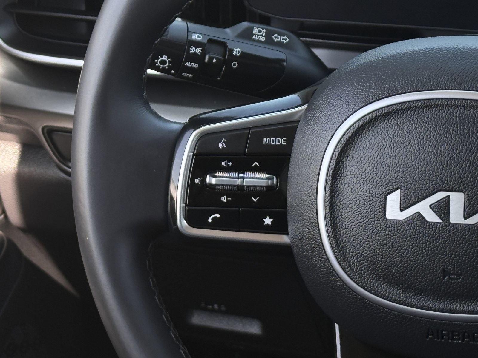 2025 Kia Carnival SX