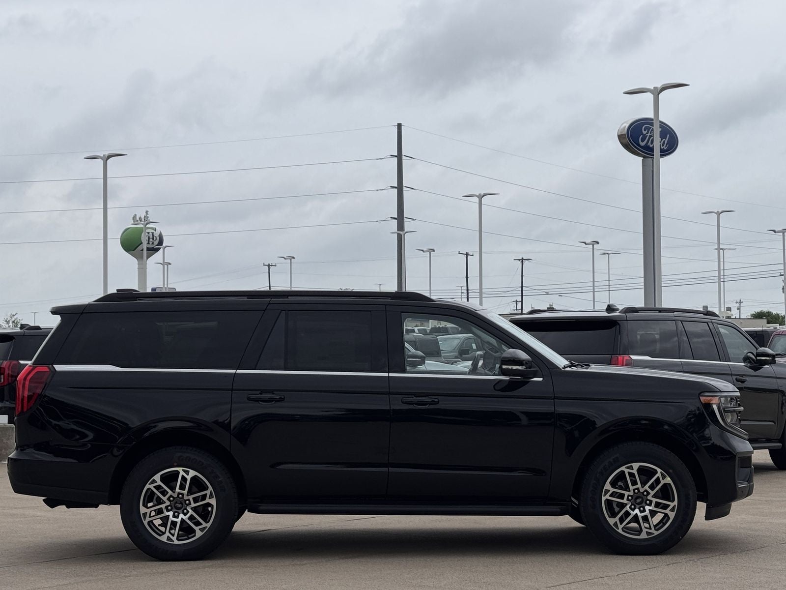 2026 Ford Expedition MAX Active