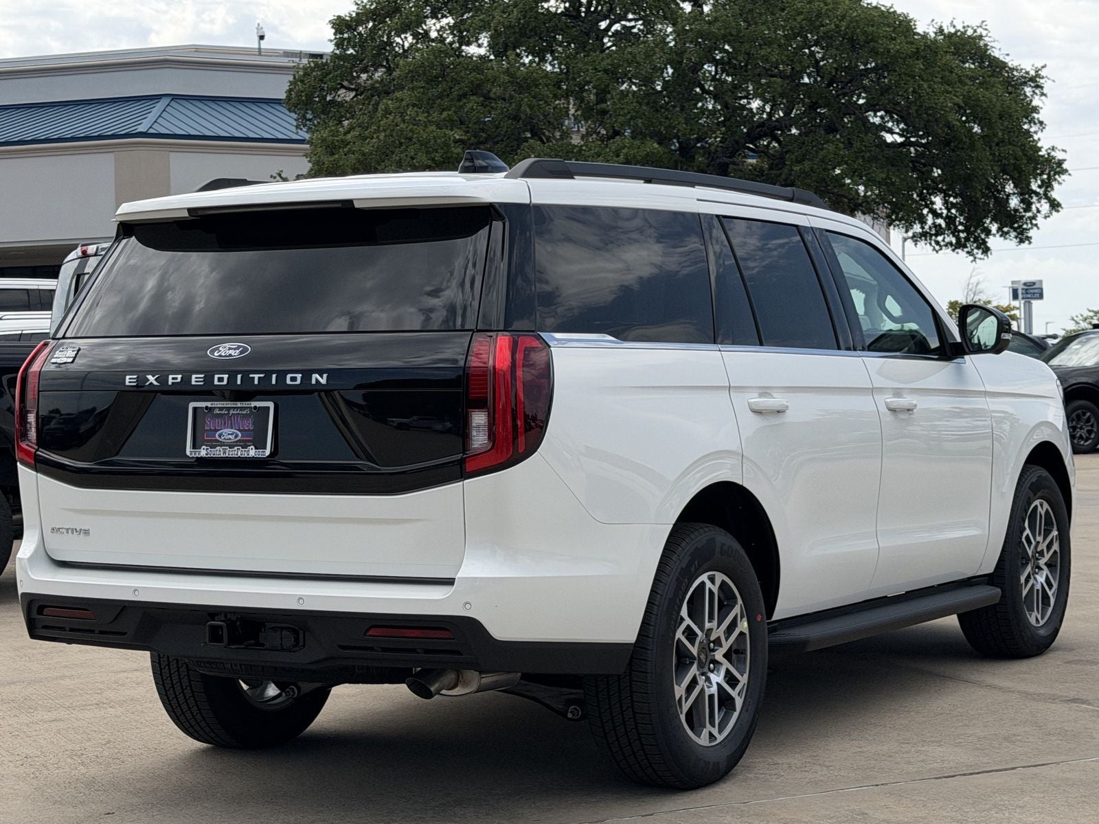 2026 Ford Expedition Active