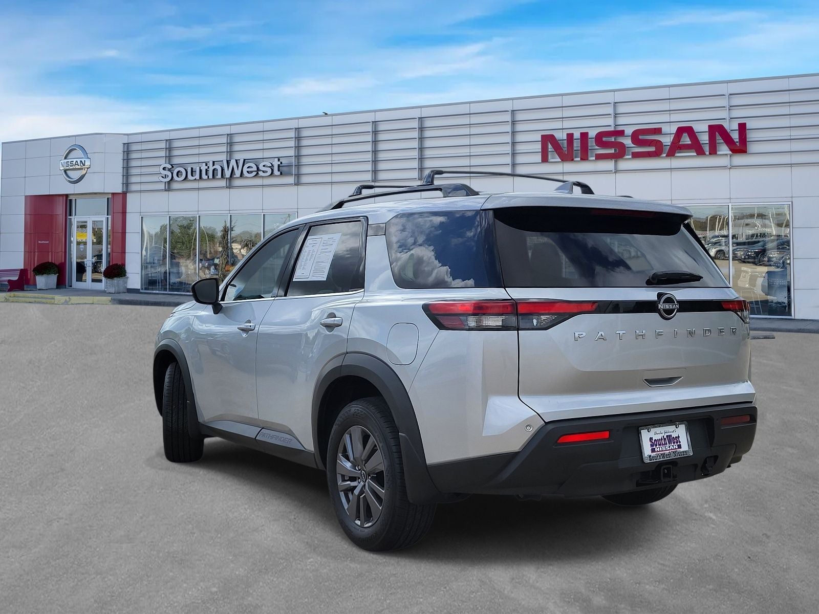 2025 Nissan Pathfinder SV