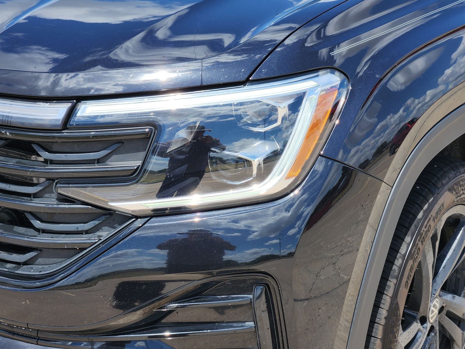 2025 Volkswagen Atlas Cross Sport 2.0T SEL R-Line Black