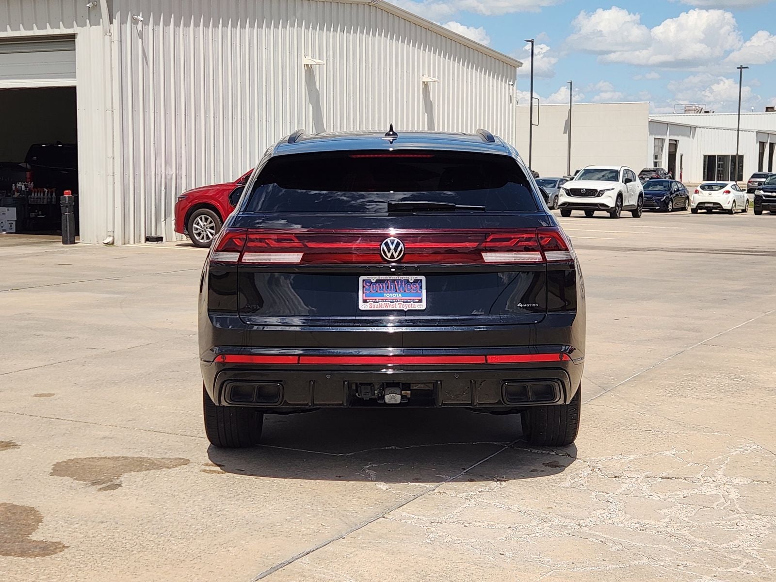 2025 Volkswagen Atlas Cross Sport 2.0T SEL R-Line Black