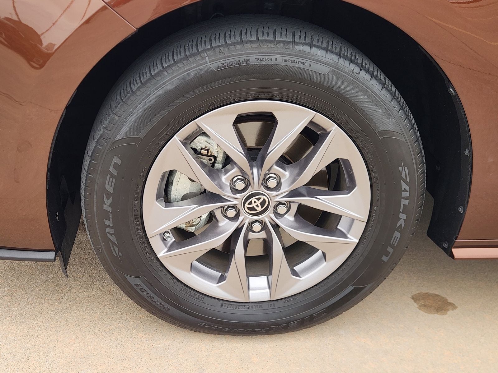 2023 Toyota Sienna XLE 8 Passenger