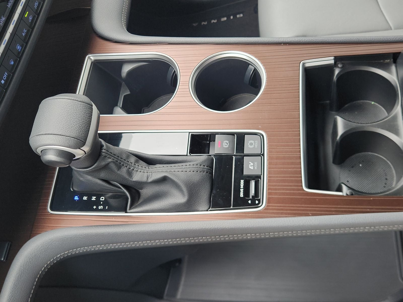 2023 Toyota Sienna XLE 8 Passenger