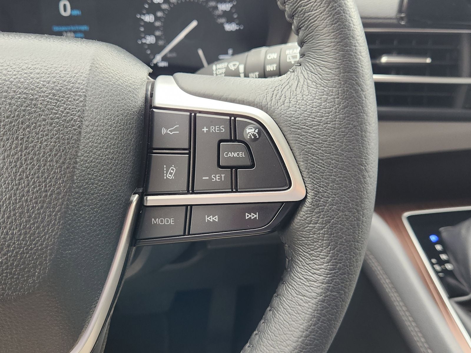 2023 Toyota Sienna XLE 8 Passenger