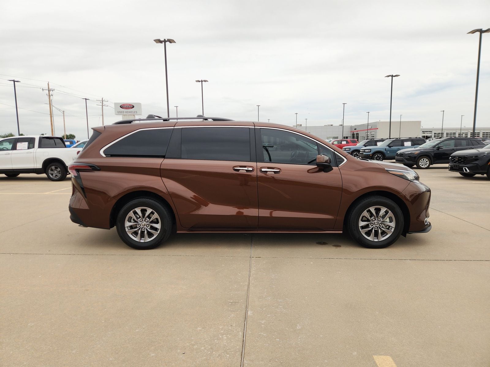 2023 Toyota Sienna XLE 8 Passenger