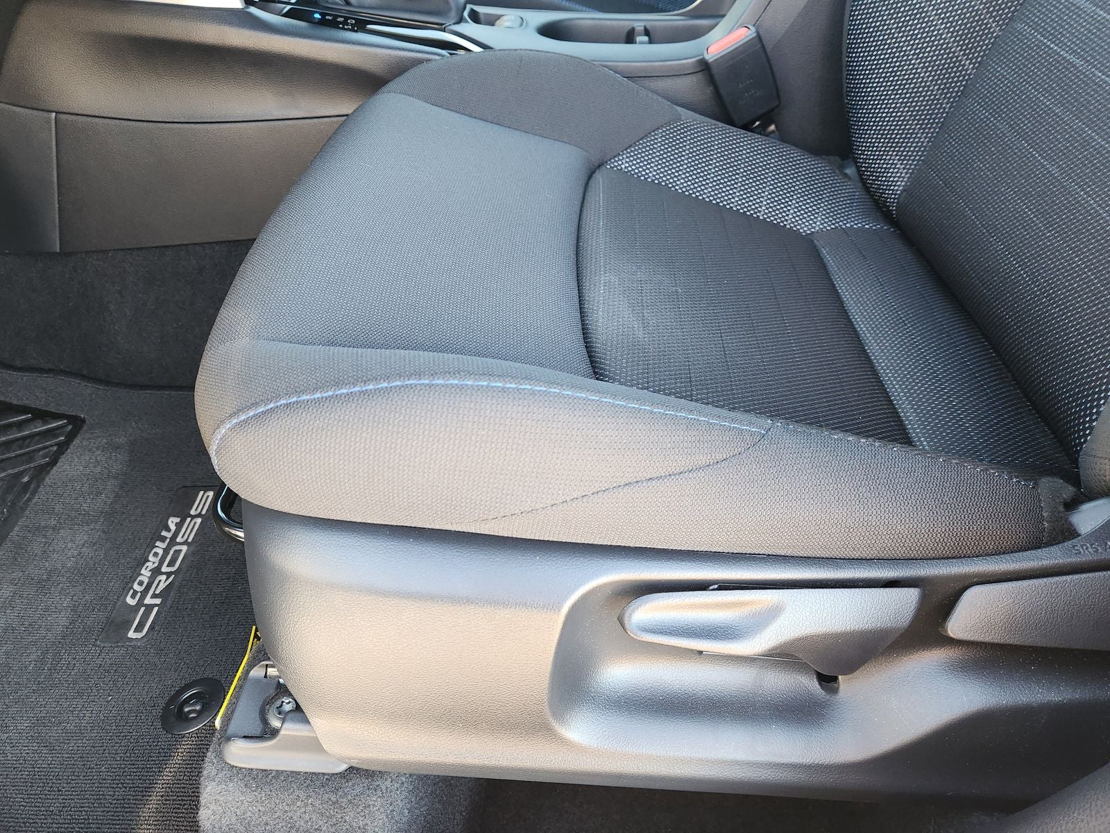 2025 Toyota Corolla Cross Hybrid SE