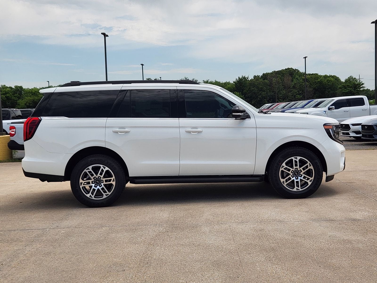 2026 Ford Expedition Active