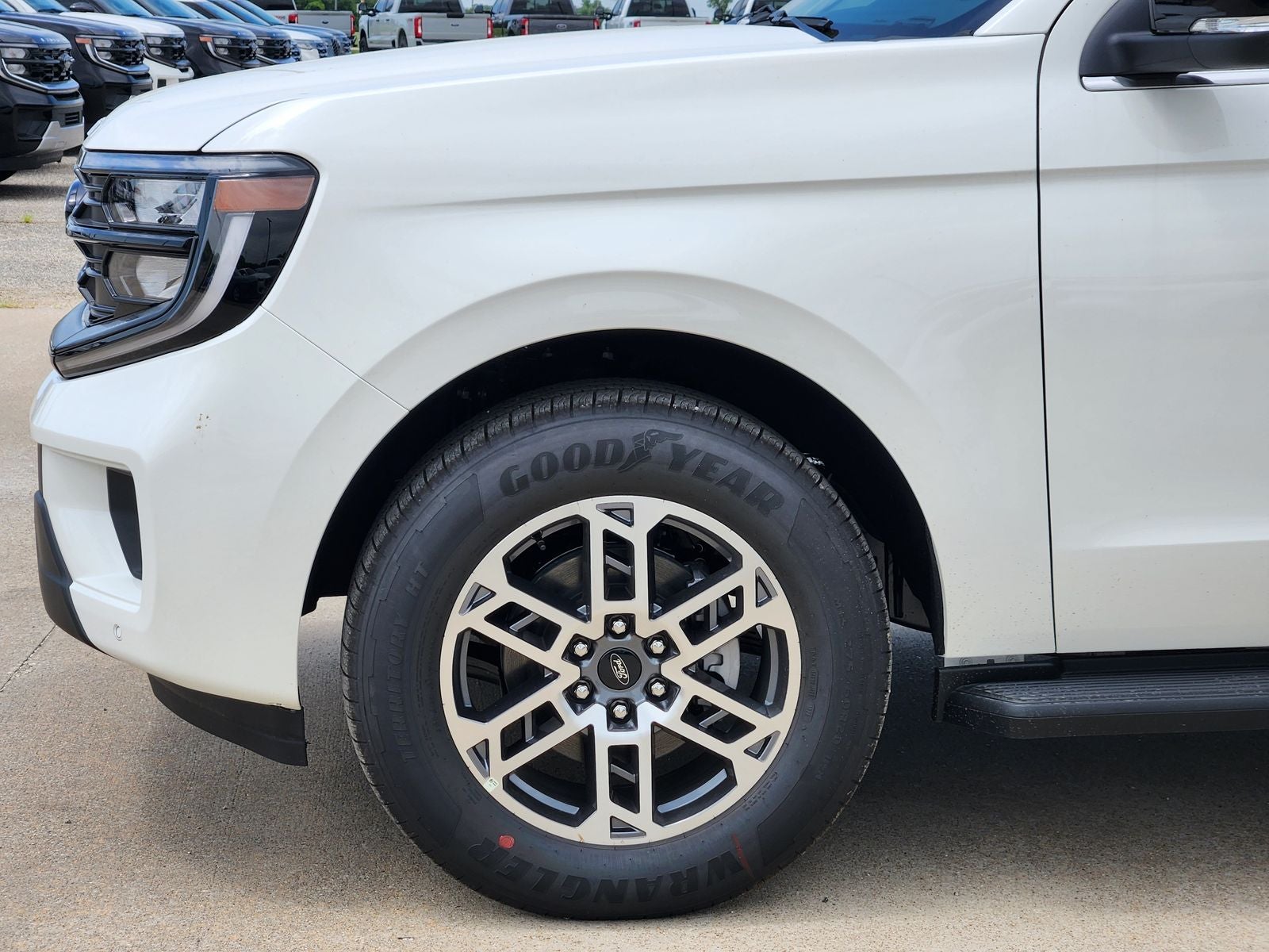 2026 Ford Expedition Active