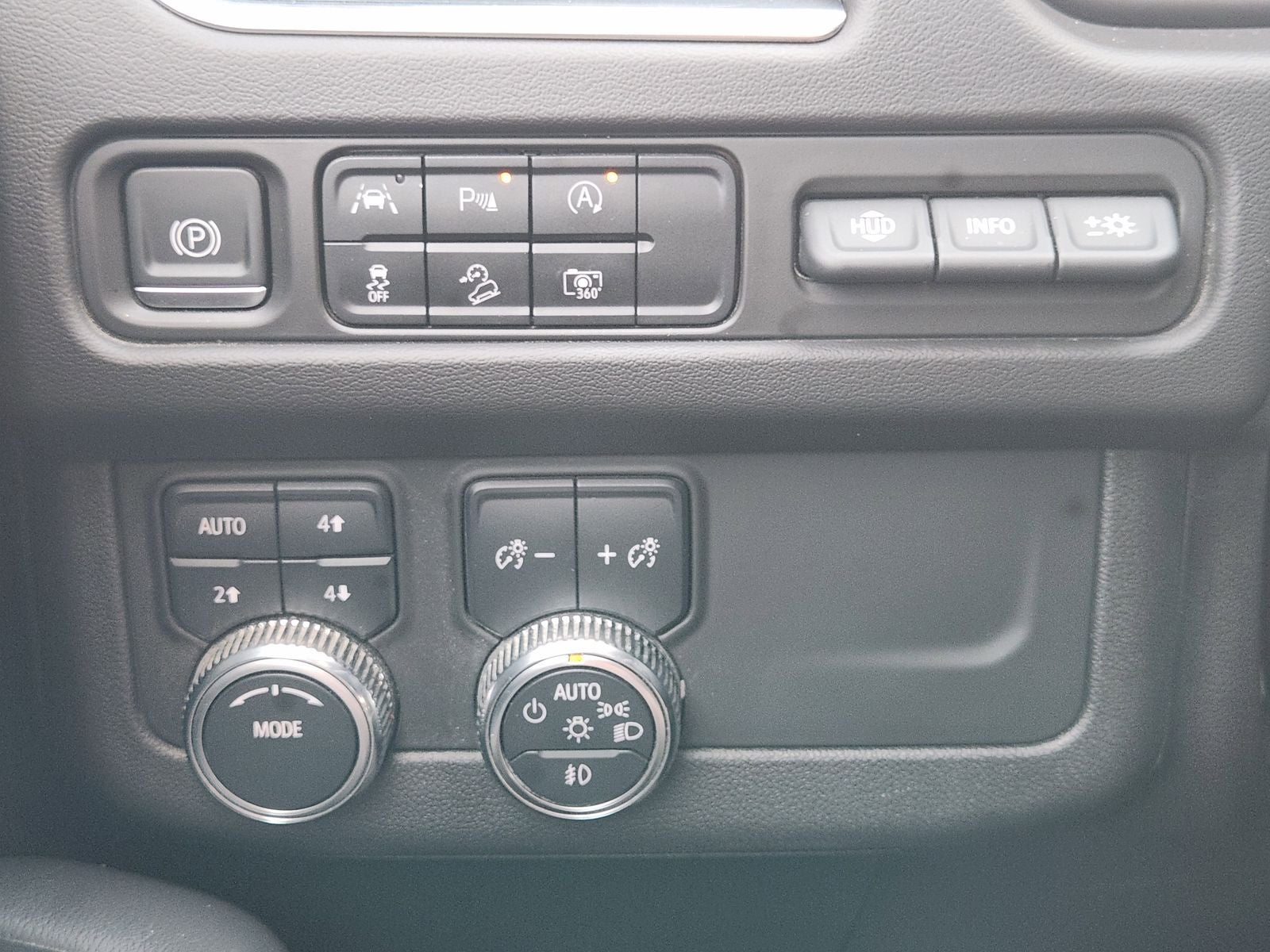 2023 GMC Yukon XL AT4