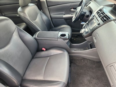 2014 Toyota Prius v Five