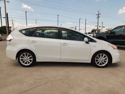 2014 Toyota Prius v Five