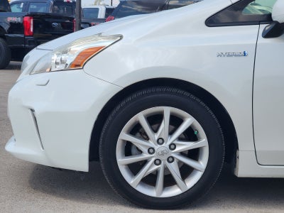 2014 Toyota Prius v Five