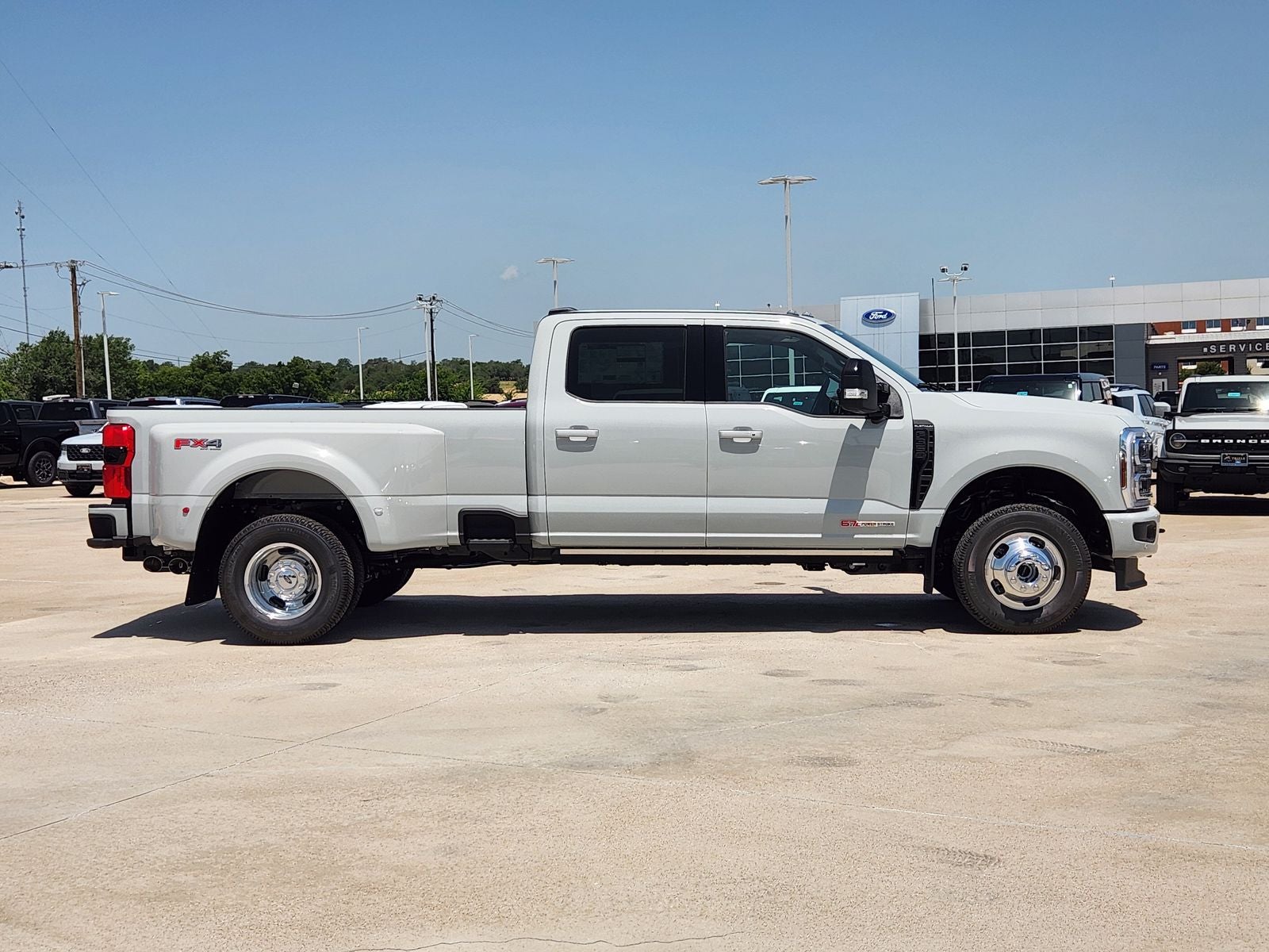 2026 Ford F-350SD Platinum DRW
