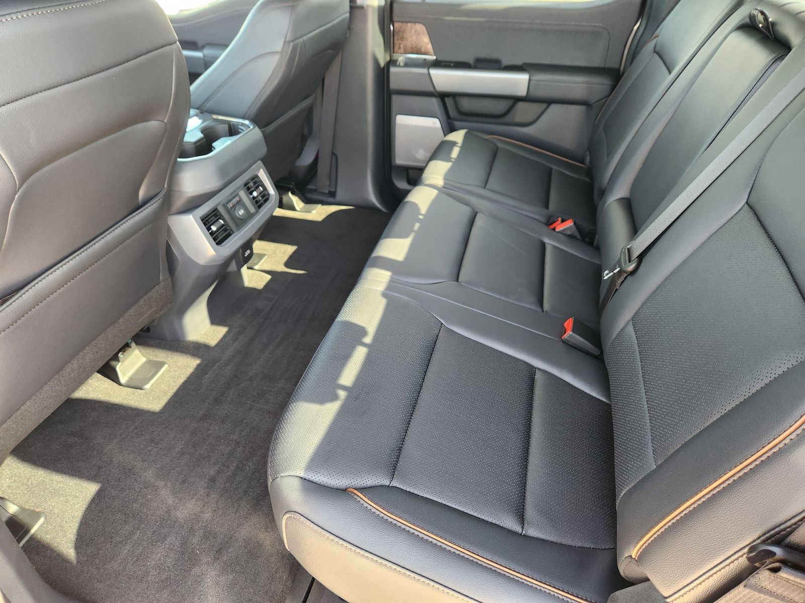 2027 Ford F-350SD Lariat DRW