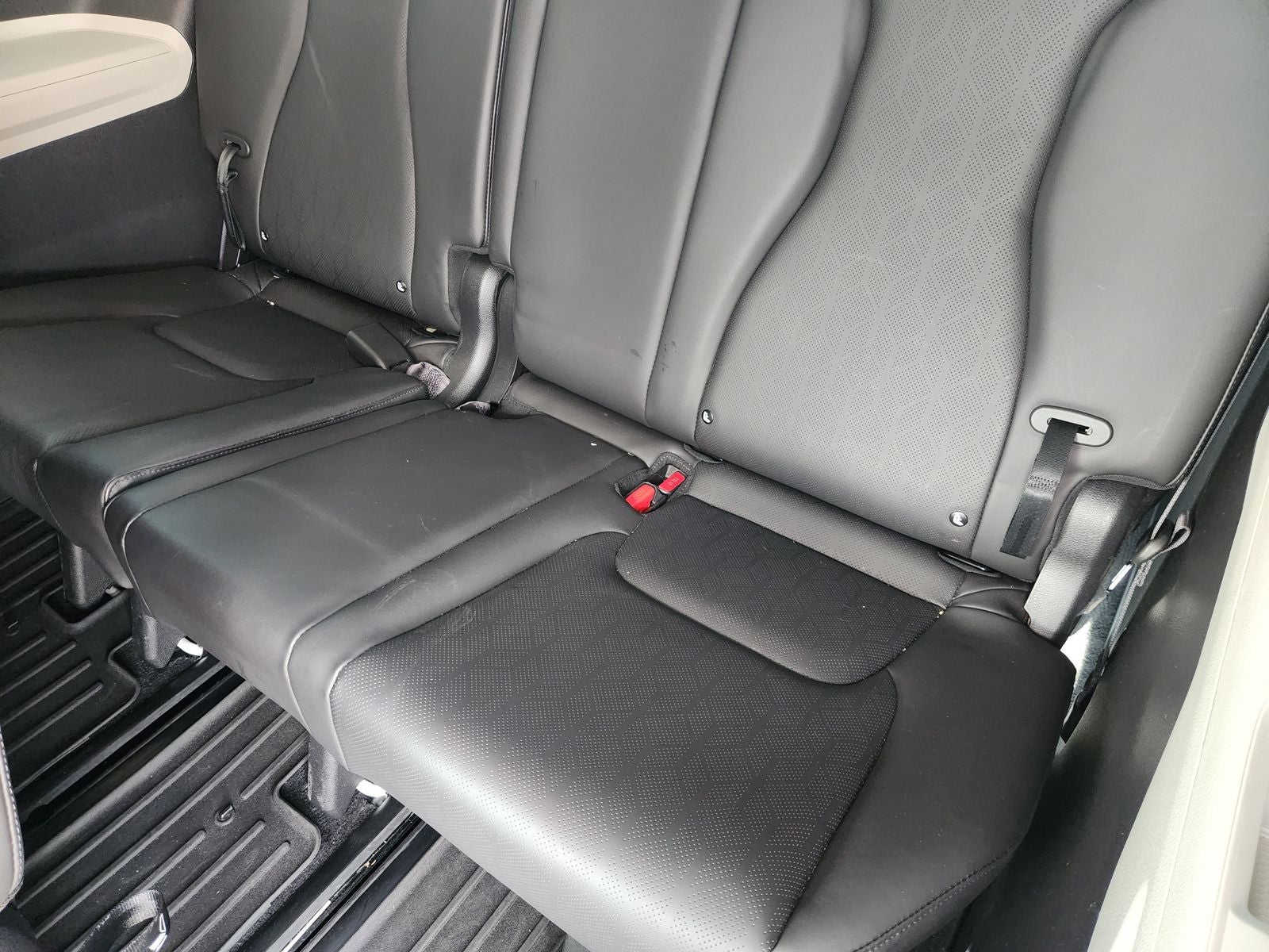 2024 Kia Carnival SX