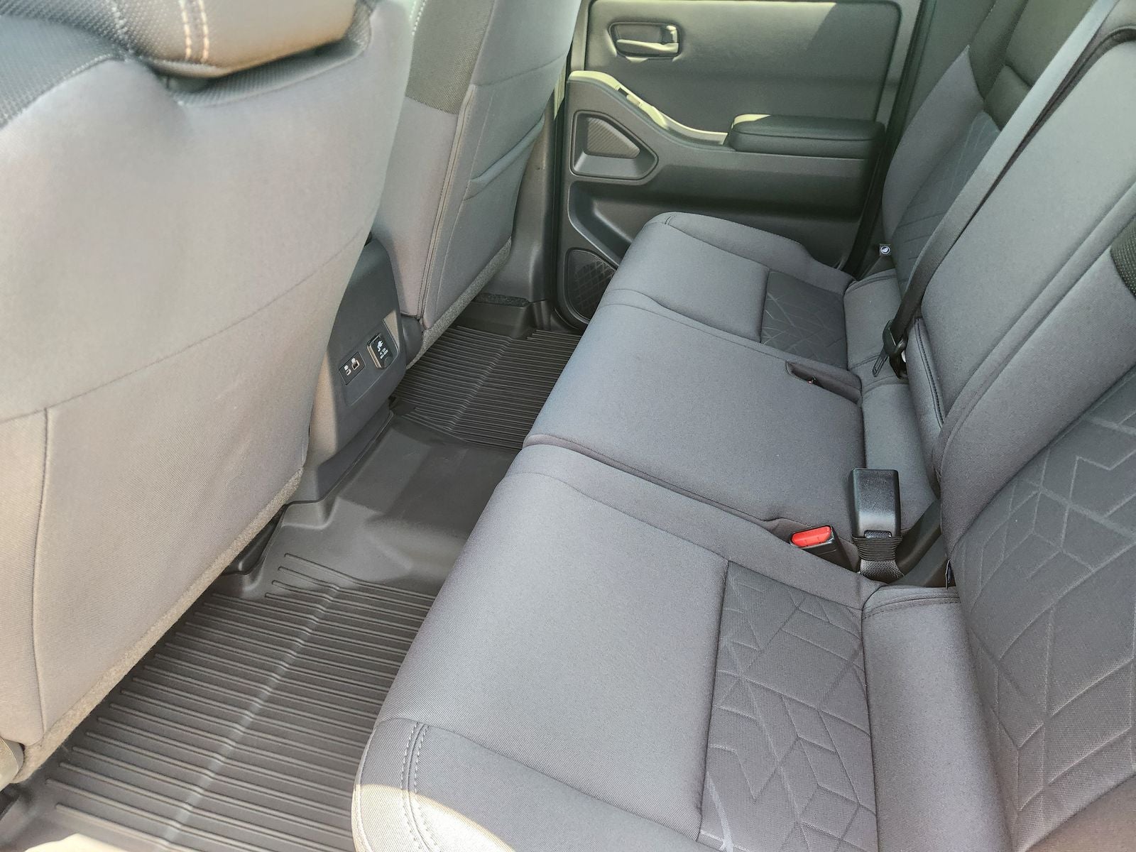 2026 Nissan Frontier Dark Armor