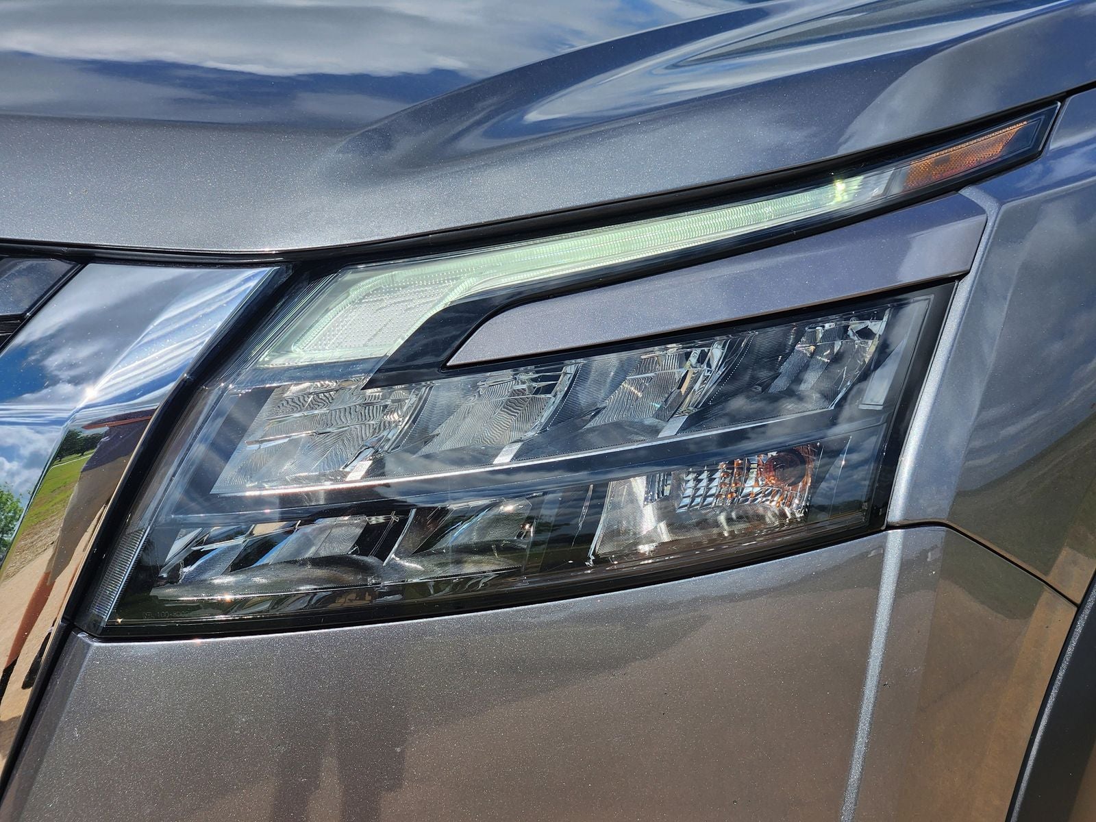 2023 Nissan Pathfinder SV